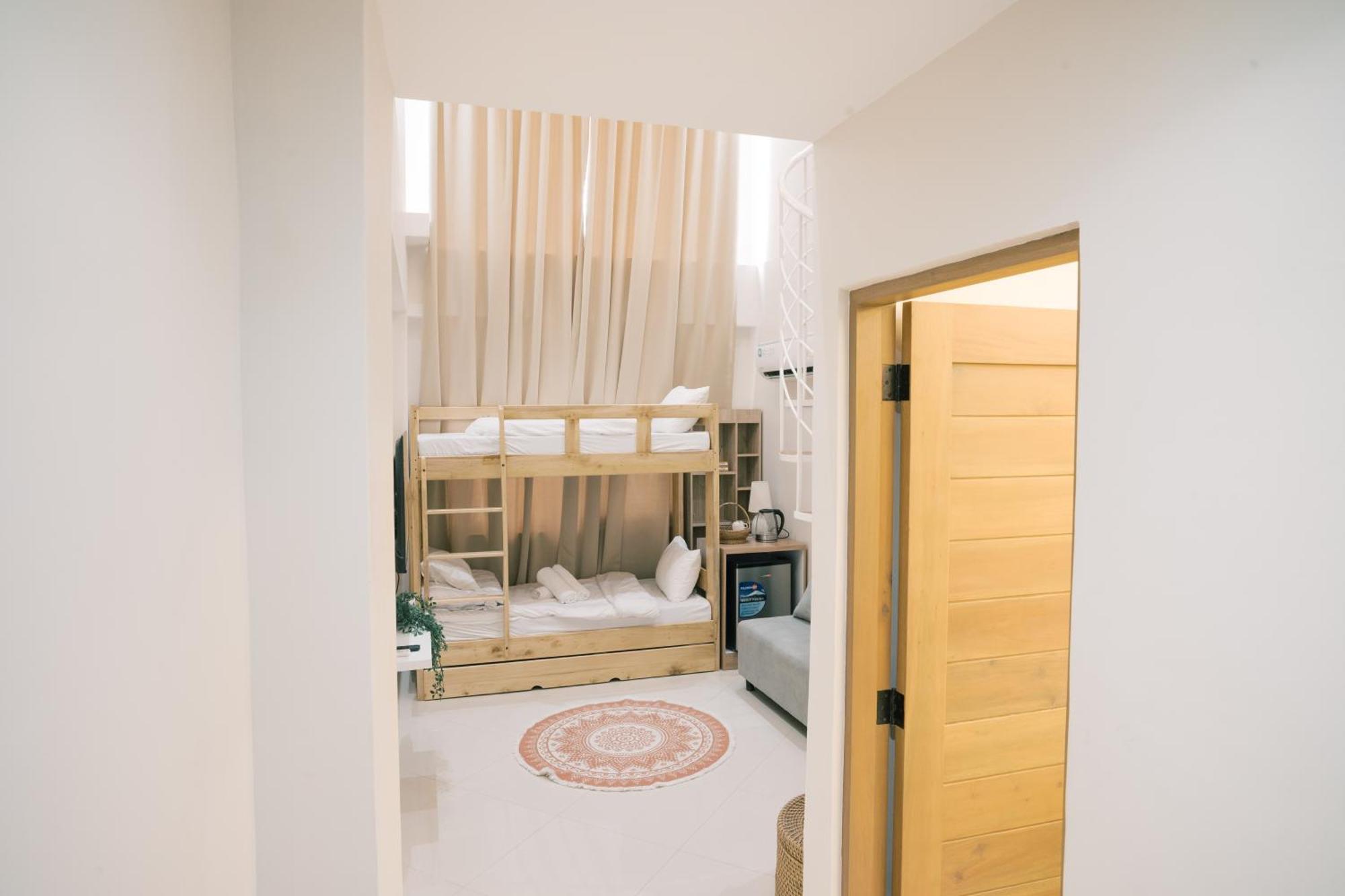 Palms La Union room
